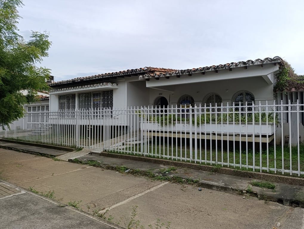 Casa en arriendo Córdoba Montería Chuchurubí 500 m2 Habitaciones 7 Baños 5 Garajes 1 Precio $5500000