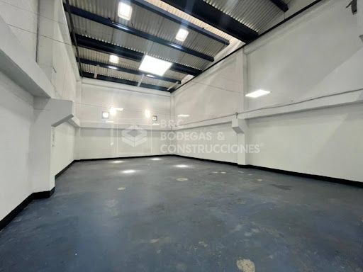 Bodega en arriendo Antioquia La Estrella Monterrey 320 m2 Habitaciones 0 Baños 3 Garajes 2 Precio $12000000