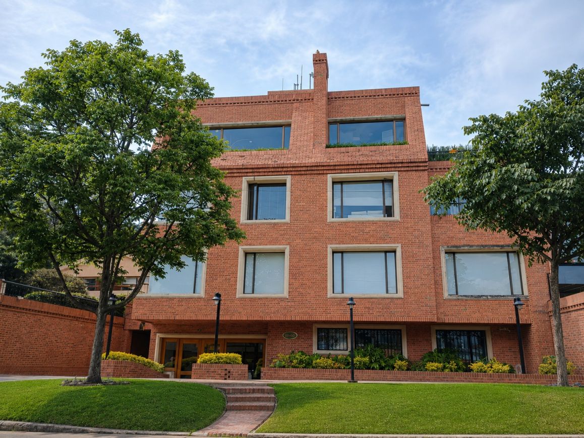 Apartamento en venta Cundinamarca Bogotá Santa Ana Oriental 223 m2 Habitaciones 3 Baños 3 Garajes 2 Precio $2300000000