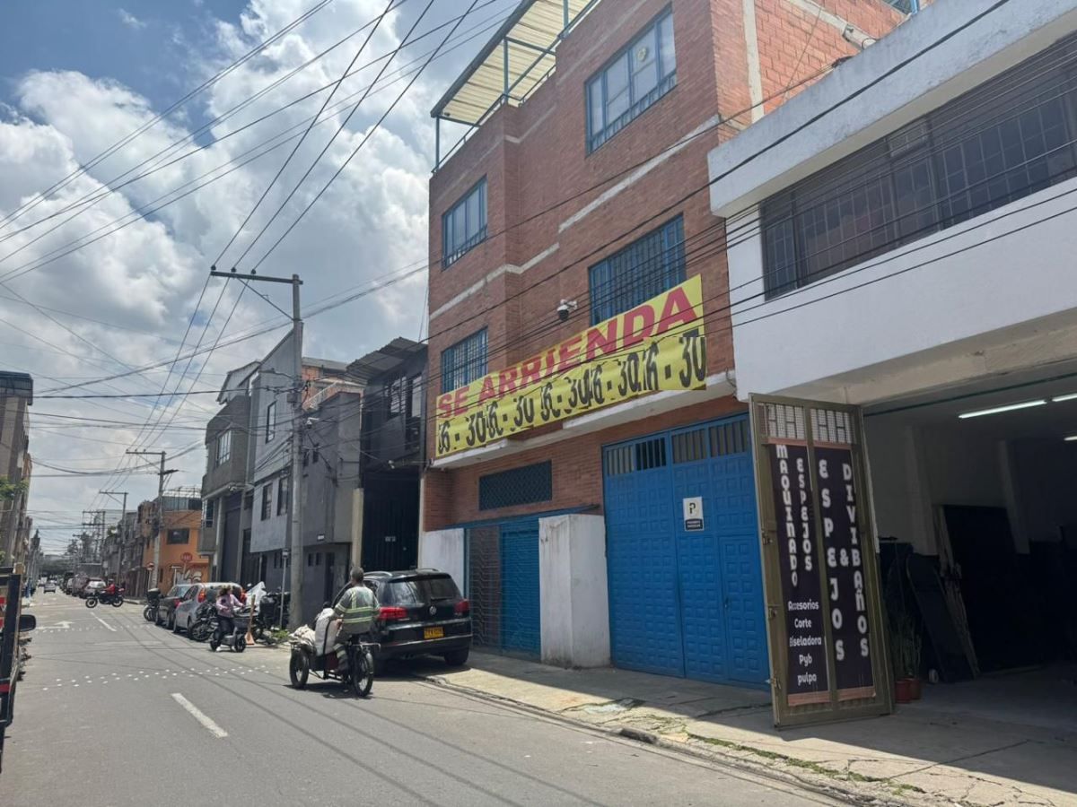 Bodega en arriendo Cundinamarca Bogotá Las Ferias Occidental 1000 m2 Habitaciones 0 Baños 8 Garajes 2 Precio $25000000