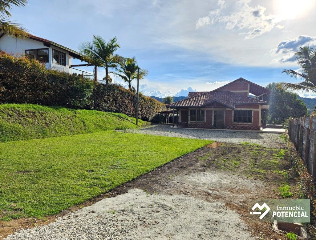 Casa Campestre en arriendo Antioquia Rionegro Cuatro Esquinas 260 m2 Habitaciones 5 Baños 3 Garajes 4 Precio $6200000
