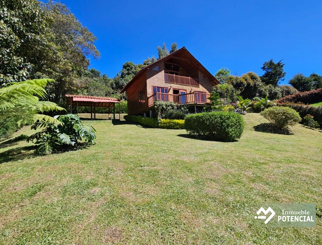 Casa Campestre en arriendo Antioquia Rionegro Cuatro Esquinas 160 m2 Habitaciones 2 Baños 2 Garajes 2 Precio $3980000