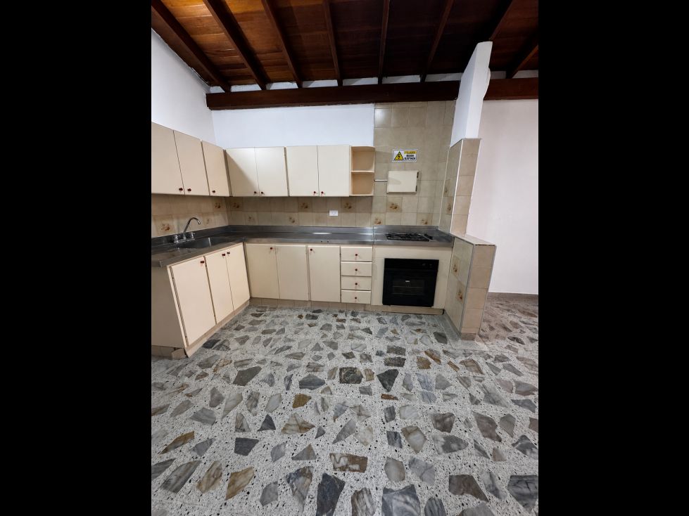 Casa en arriendo Antioquia Medellín El Velodromo 250 m2 Habitaciones 7 Baños 3 Garajes 1 Precio $6800000