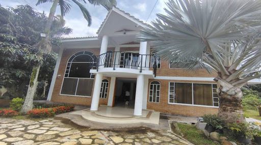 Casa Campestre en arriendo o venta Cundinamarca La Mesa La Mesa 1400 m2 Habitaciones 5 Baños 6 Garajes 5 Precio venta $2700000000 Precio arriendo $7000000