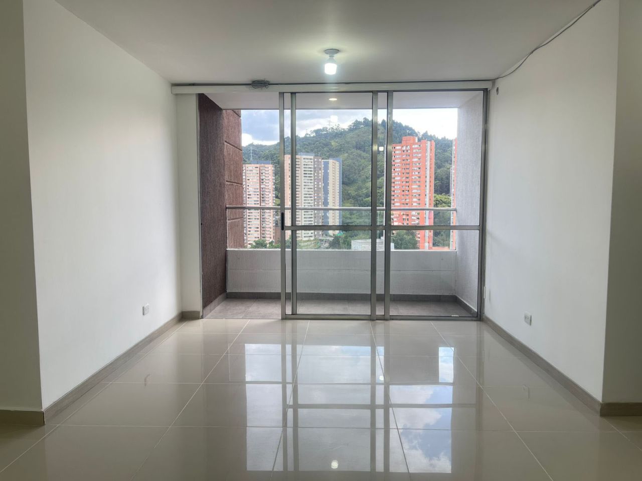 Apartamento en arriendo Antioquia Medellín Calle Nueva 75 m2 Habitaciones 3 Baños 2 Garajes 1 Precio $3200000
