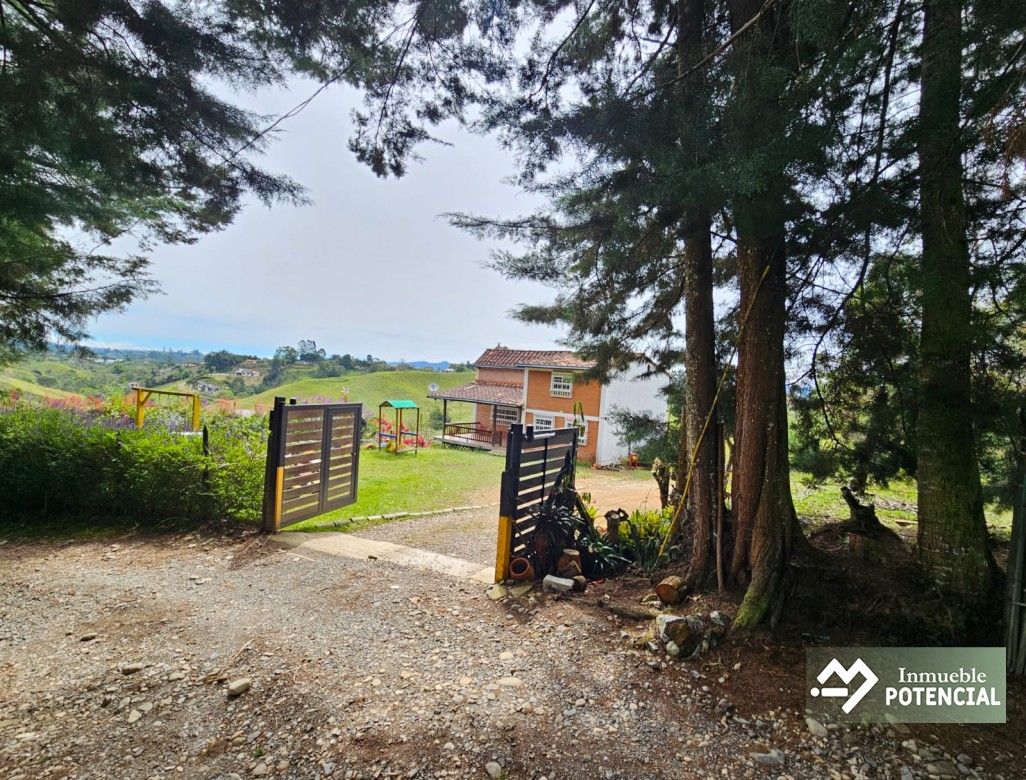 Casa Campestre en arriendo Antioquia El Carmen De Viboral Ub Villas De La Loza 200 m2 Habitaciones 3 Baños 1 Garajes 4 Precio $2600000