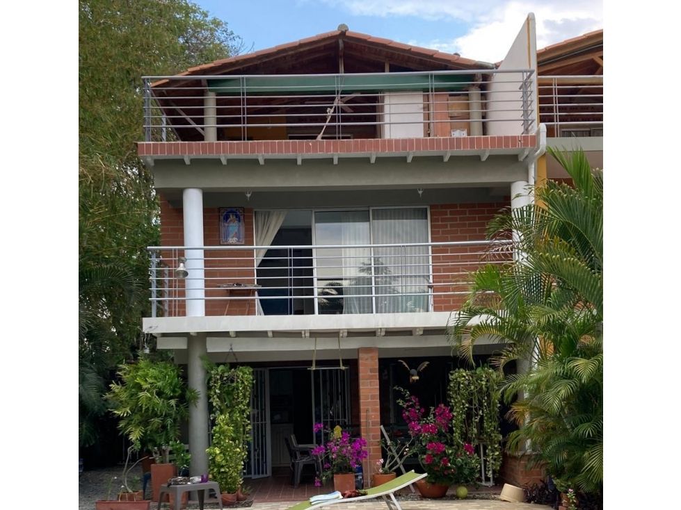 Finca en venta Antioquia Santafé De Antioquia Santafé De Antioquia 160 m2 Habitaciones 3 Baños 3 Garajes 2 Precio $745000000
