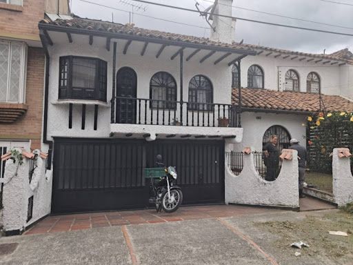 Casa en venta Cundinamarca Bogotá Mónaco 275 m2 Habitaciones 3 Baños 5 Garajes 2 Precio $1200000000
