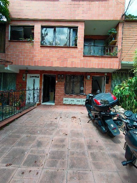 Apartamento en arriendo Antioquia Medellín Las Violetas 95 m2 Habitaciones 3 Baños 2 Garajes 0 Precio $2150000