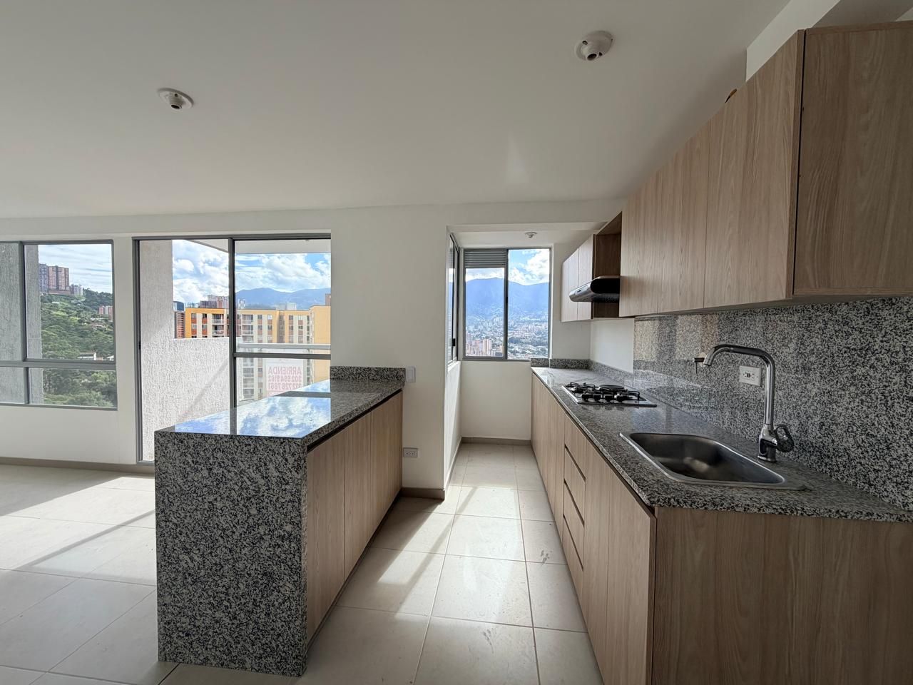 Apartamento en arriendo Antioquia Envigado Loma Del Barro 73 m2 Habitaciones 3 Baños 2 Garajes 1 Precio $2900000