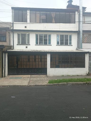 Casa en venta Cundinamarca Bogotá Comuneros 450 m2 Habitaciones 9 Baños 4 Garajes 1 Precio $950000000