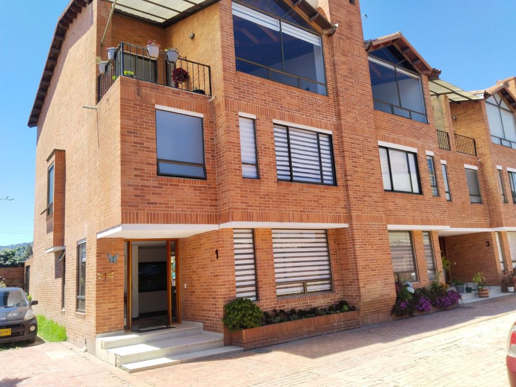 Casa en arriendo Cundinamarca Chía Br Santa Rita 230 m2 Habitaciones 4 Baños 5 Garajes 1 Precio $5200000