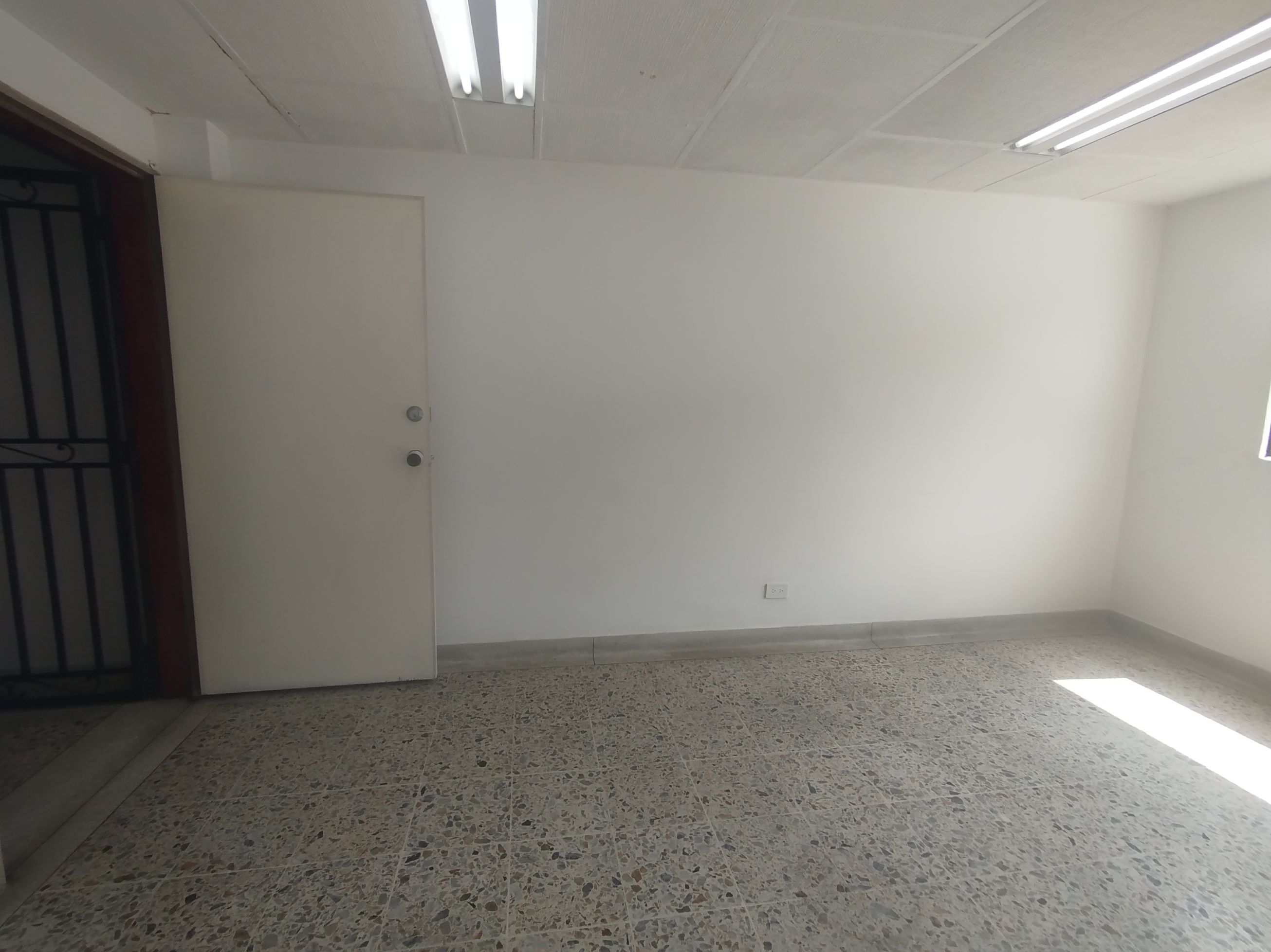 Local en arriendo Antioquia Itagüí Centro 18 m2 Habitaciones 0 Baños 0 Garajes 0 Precio $750000