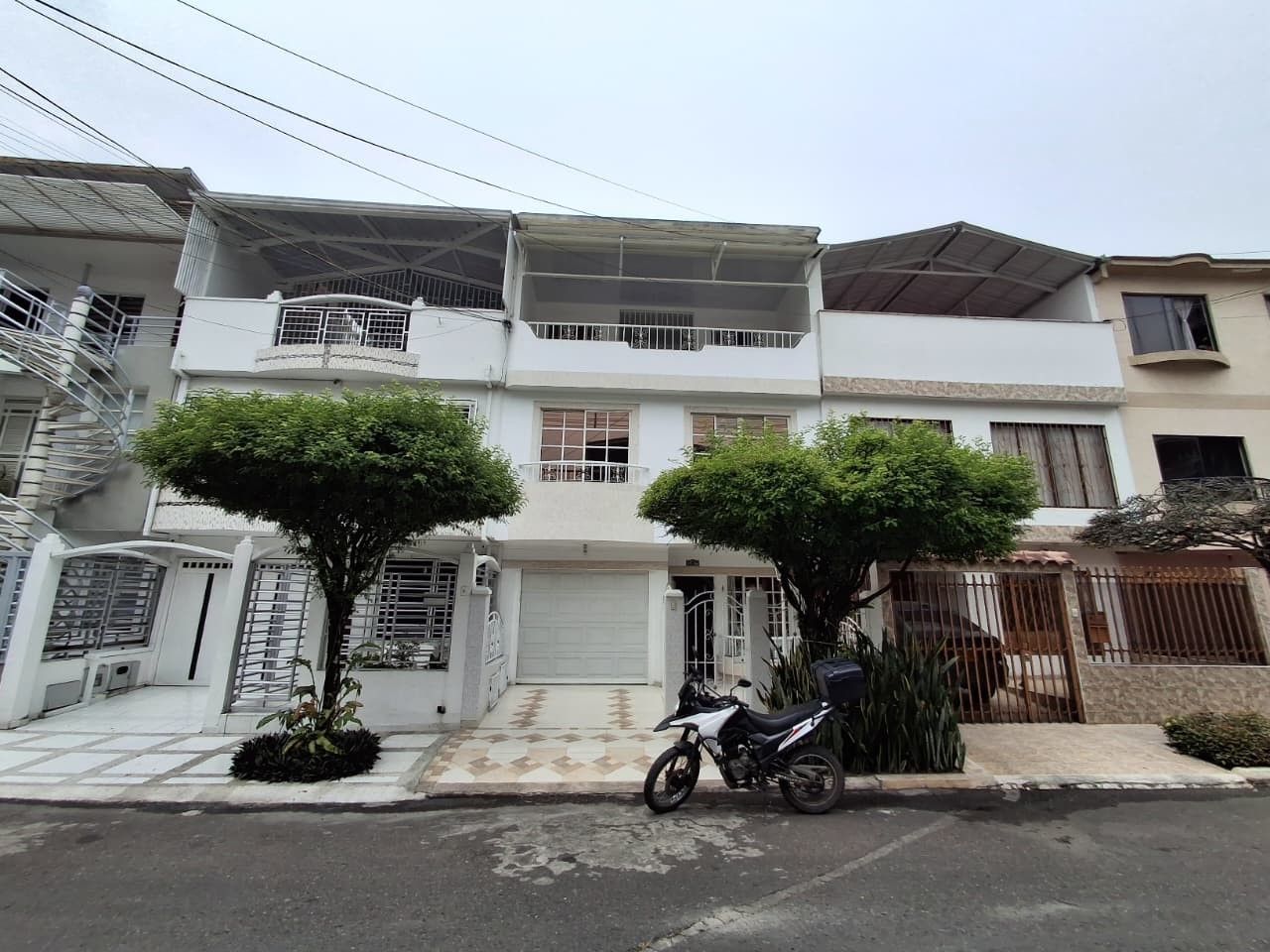 Casa en venta Valle Del Cauca Cali Cañaverales - Los Samanes 264 m2 Habitaciones 6 Baños 4 Garajes 1 Precio $820000000