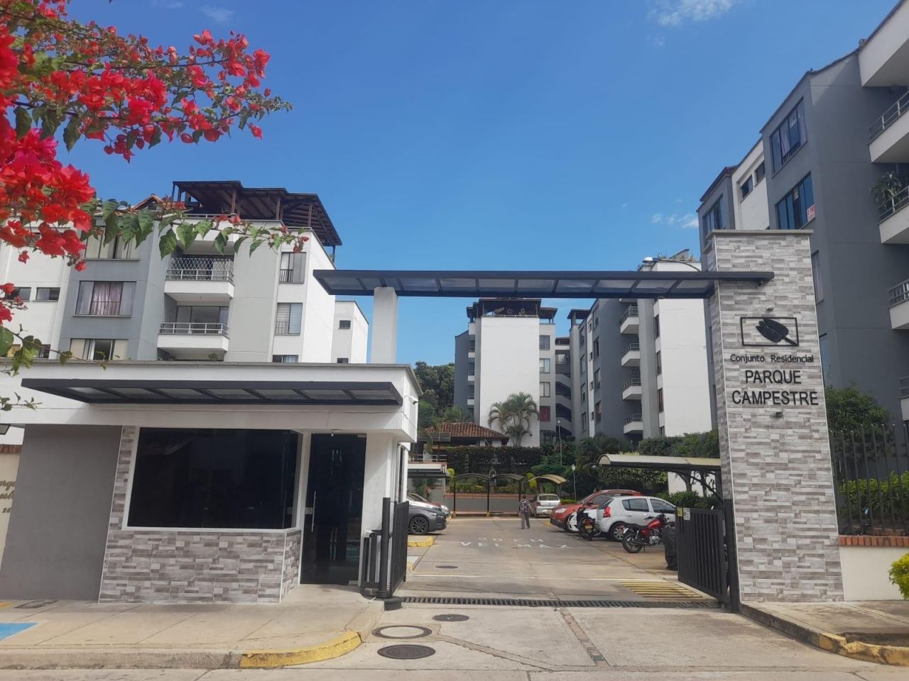 Apartamento en venta Santander Floridablanca Ub Portales Del Campestre 96 m2 Habitaciones 4 Baños 2 Garajes 1 Precio $400000000