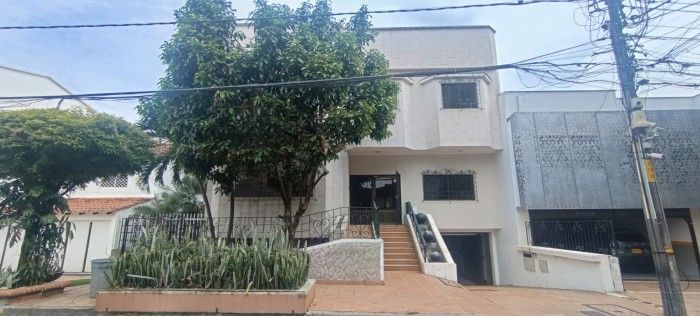 Casa en venta Valle Del Cauca Cali Urbanización Ciudad Jardín 644 m2 Habitaciones 12 Baños 12 Garajes 9 Precio $2143000000