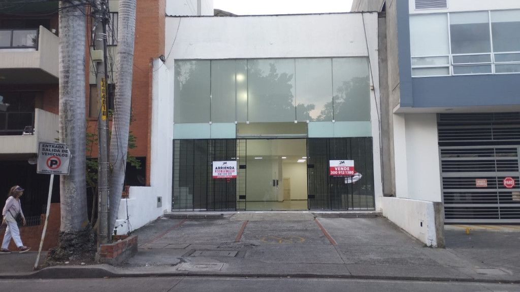 Local en venta Valle Del Cauca Cali Granada 275 m2 Habitaciones 0 Baños 2 Garajes 3 Precio $1200000000