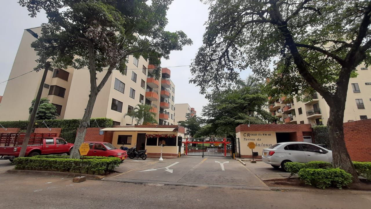 Apartamento en arriendo Valle Del Cauca Cali Quintas De Don Simón 80 m2 Habitaciones 3 Baños 2 Garajes 1 Precio $2200000
