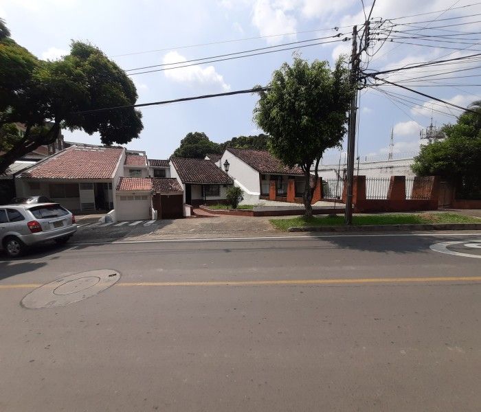 Casa en venta Valle Del Cauca Cali Santa Isabel 439 m2 Habitaciones 4 Baños 3 Garajes 3 Precio $800000000
