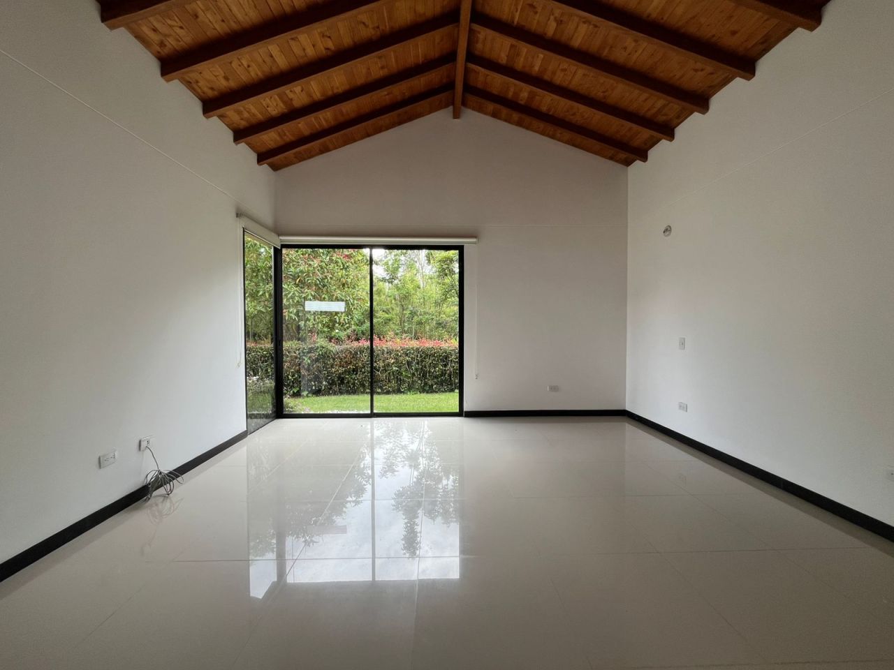 Casa en arriendo Antioquia Envigado Los Mangos 200 m2 Habitaciones 4 Baños 4 Garajes 2 Precio $7800000