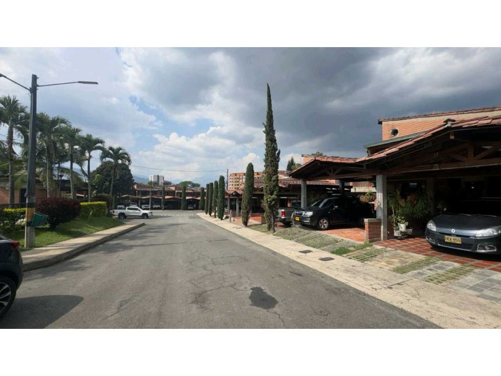 Casa en venta Antioquia Envigado La Mesa 200 m2 Habitaciones 3 Baños 2 Garajes 2 Precio $1300000000