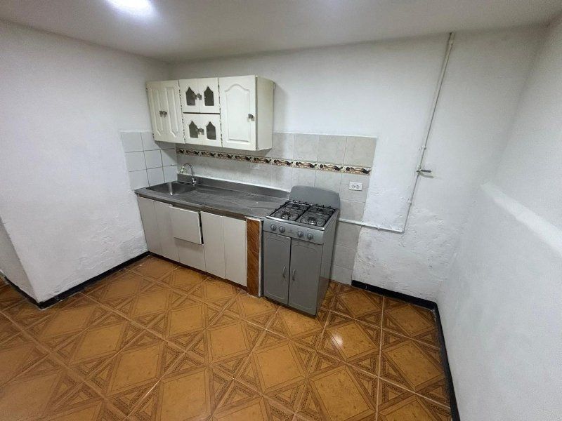 Casa en arriendo Antioquia Medellín Girardot 100 m2 Habitaciones 4 Baños 1 Garajes 1 Precio $1500000