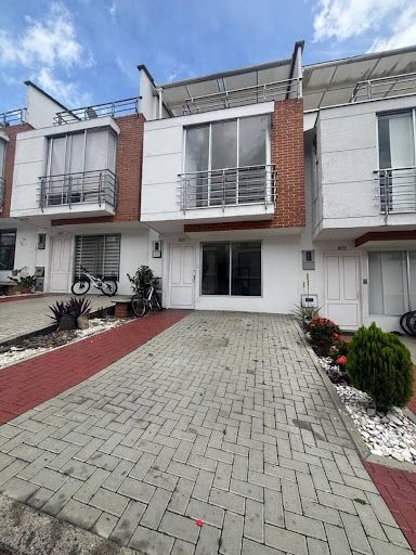Casa en arriendo Risaralda Pereira Ur Bulevar De Las Villas 145 m2 Habitaciones 4 Baños 4 Garajes 2 Precio $3800000