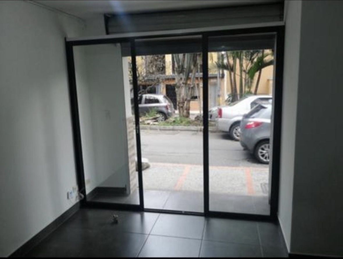 Local en venta Antioquia Medellín La Floresta 26 m2 Habitaciones 0 Baños 1 Garajes 0 Precio $245000000