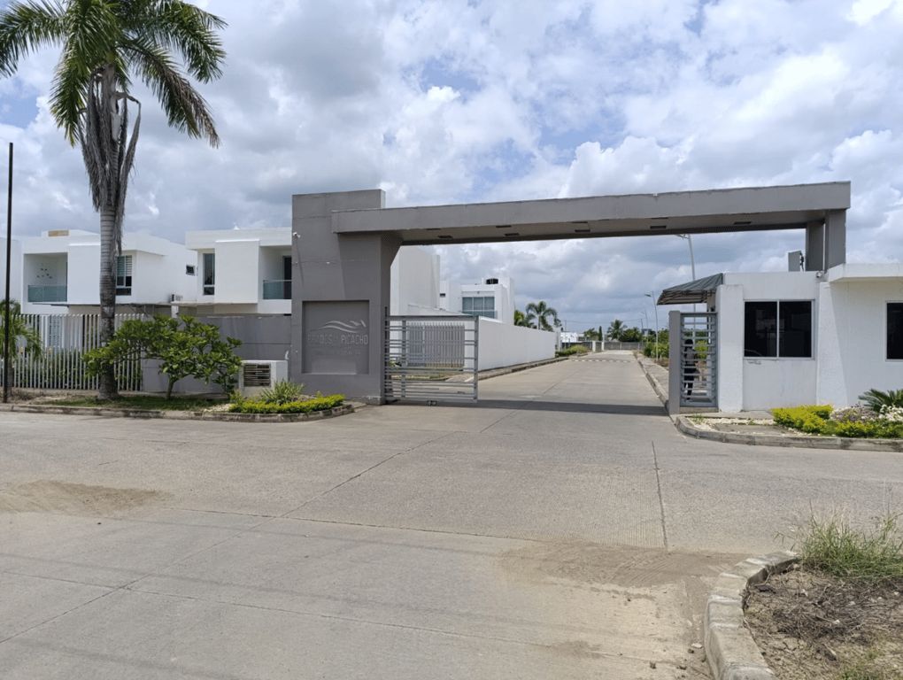 Casa en venta Córdoba Montería Sevilla 341 m2 Habitaciones 4 Baños 6 Garajes 2 Precio $1300000000