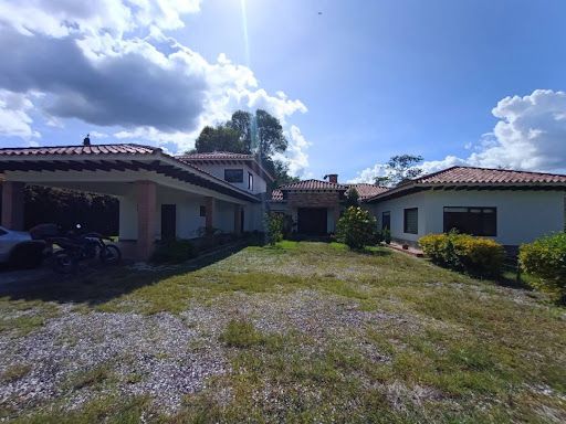 Finca en arriendo Antioquia La Ceja La Ceja 430 m2 Habitaciones 3 Baños 6 Garajes 2 Precio $11000000
