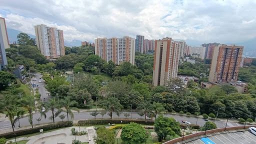 Apartamento en arriendo Antioquia Medellín Loma De Los Bernal 80 m2 Habitaciones 2 Baños 2 Garajes 2 Precio $4000000