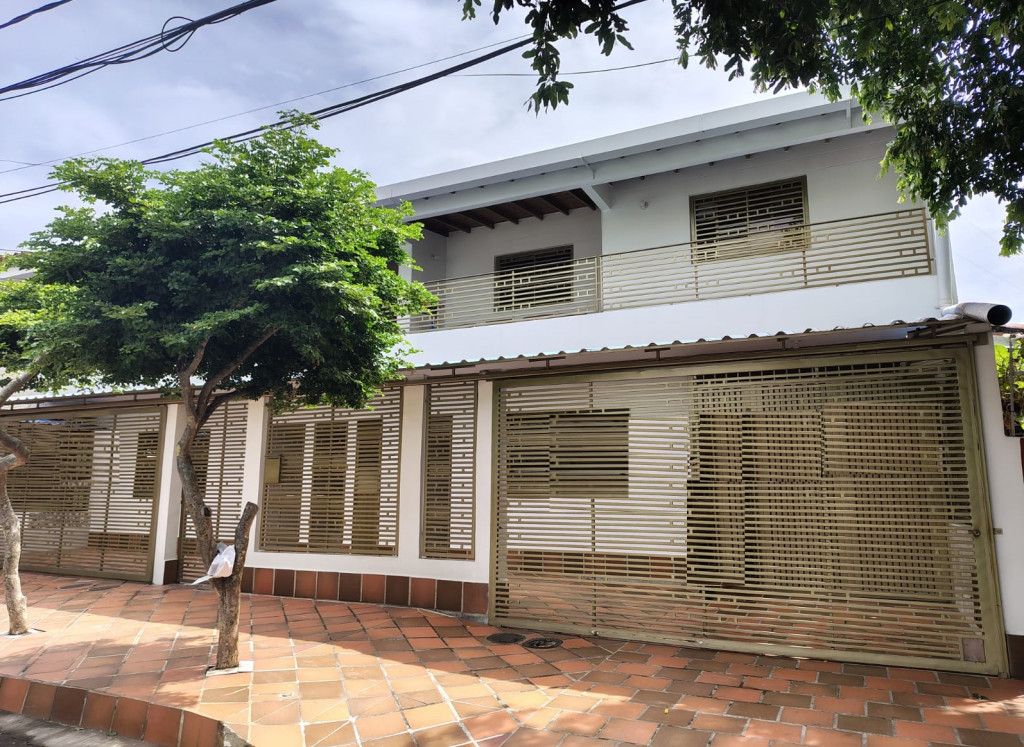 Apartamento en arriendo Norte De Santander Cúcuta Lleras Restrepo 135 m2 Habitaciones 3 Baños 2 Garajes 3 Precio $1700000