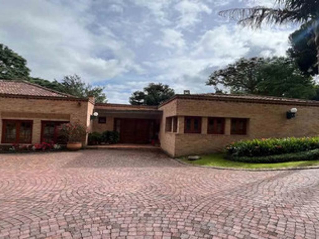 Casa en venta Cundinamarca Bogotá Torca 467 m2 Habitaciones 4 Baños 5 Garajes 2 Precio $2850000000