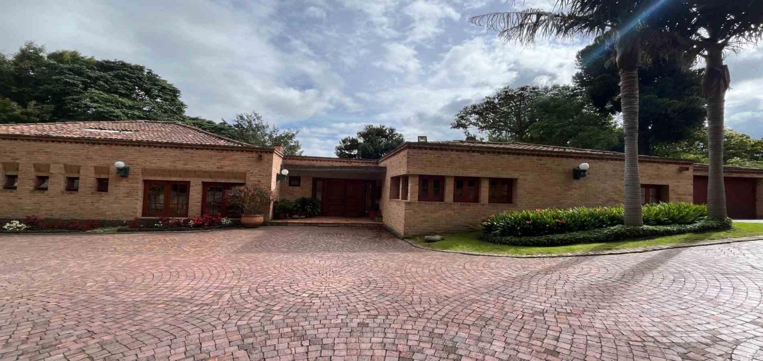 Casa en venta Cundinamarca Bogotá Torca 467 m2 Habitaciones 4 Baños 5 Garajes 2 Precio $2850000000