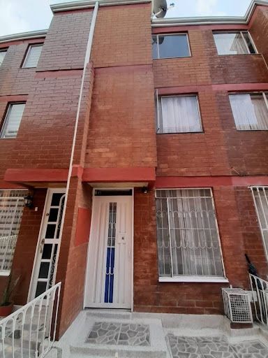 Casa en venta Cundinamarca Bogotá Cr Balmoral Et Ii 81 m2 Habitaciones 3 Baños 2 Garajes 0 Precio $310000000
