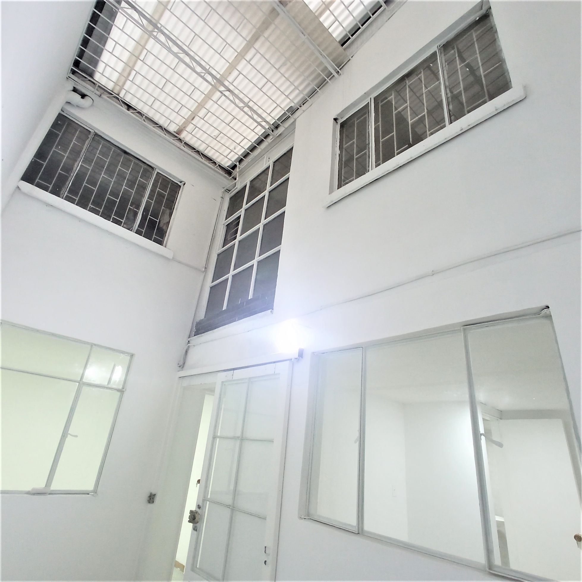 Local en arriendo Cundinamarca Bogotá San Joaquín 100 m2 Habitaciones 0 Baños 2 Garajes 0 Precio $3700001