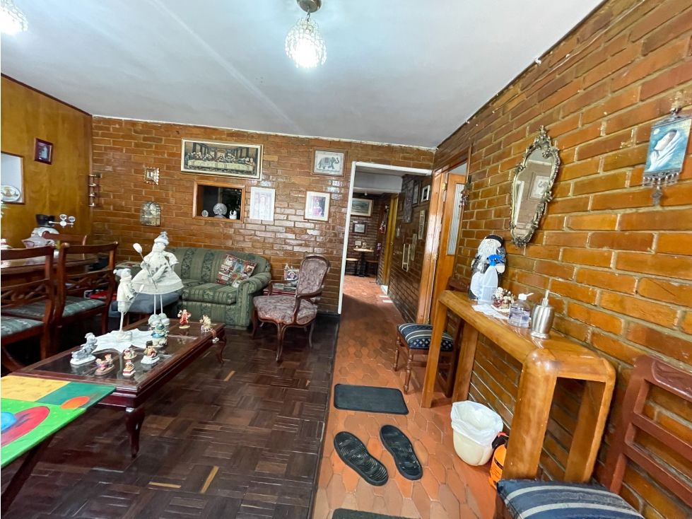 Casa en venta Cundinamarca Bogotá La Castellana 230 m2 Habitaciones 6 Baños 3 Garajes 1 Precio $650000000