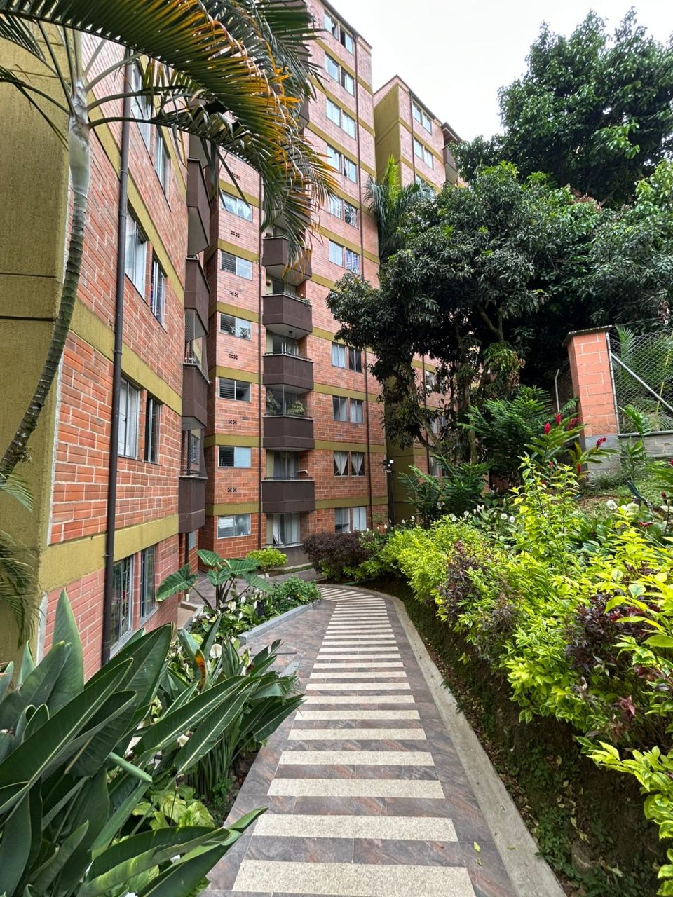 Apartamento en arriendo Antioquia Envigado La Sebastiana 67 m2 Habitaciones 2 Baños 2 Garajes 1 Precio $2300000