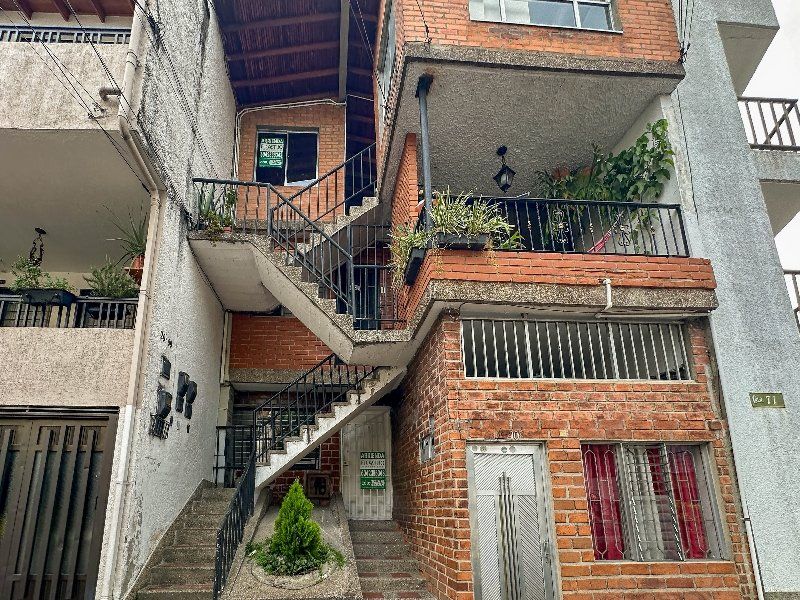 Apartamento en arriendo Antioquia Medellín San Bernardo 100 m2 Habitaciones 4 Baños 2 Garajes 0 Precio $2500000