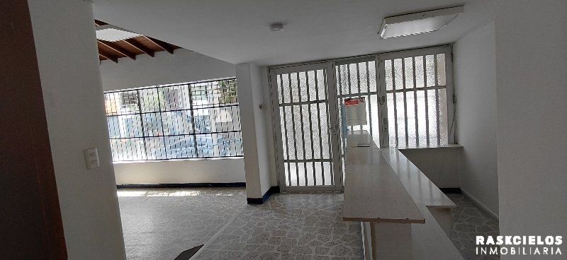 Casa en arriendo o venta Antioquia Medellín Villanueva 250 m2 Habitaciones 5 Baños 3 Garajes 1 Precio venta $1600000000 Precio arriendo $10500000