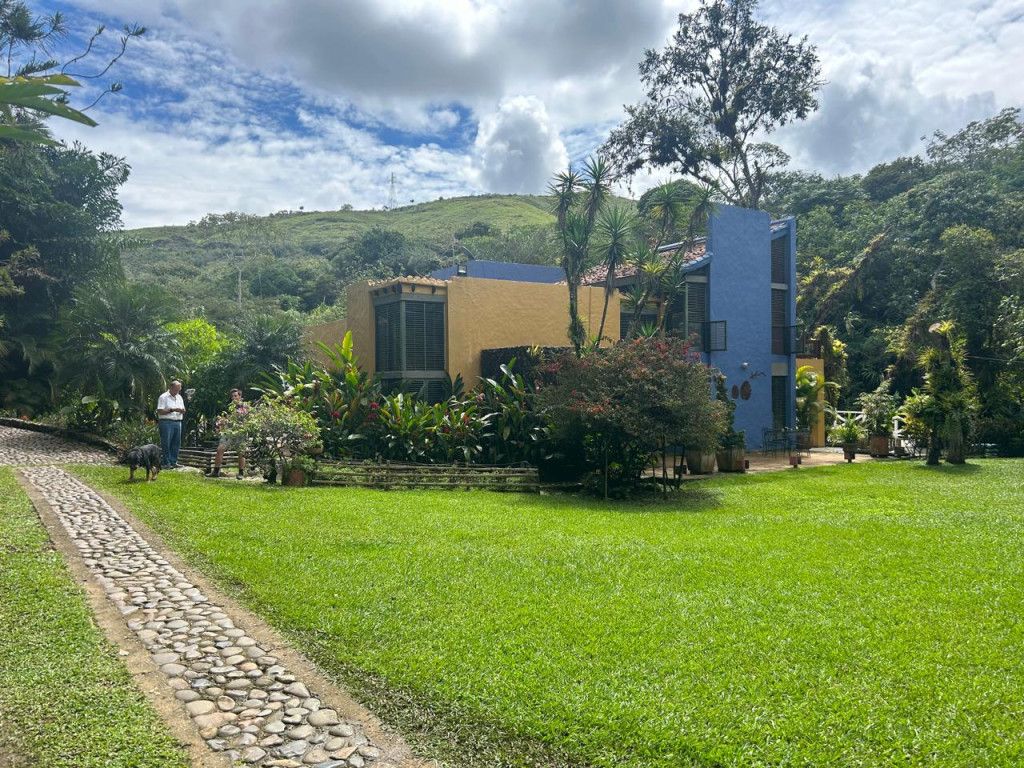 Finca en venta Valle Del Cauca Jamundí Jamundí 300 m2 Habitaciones 3 Baños 4 Garajes 6 Precio $2300000000