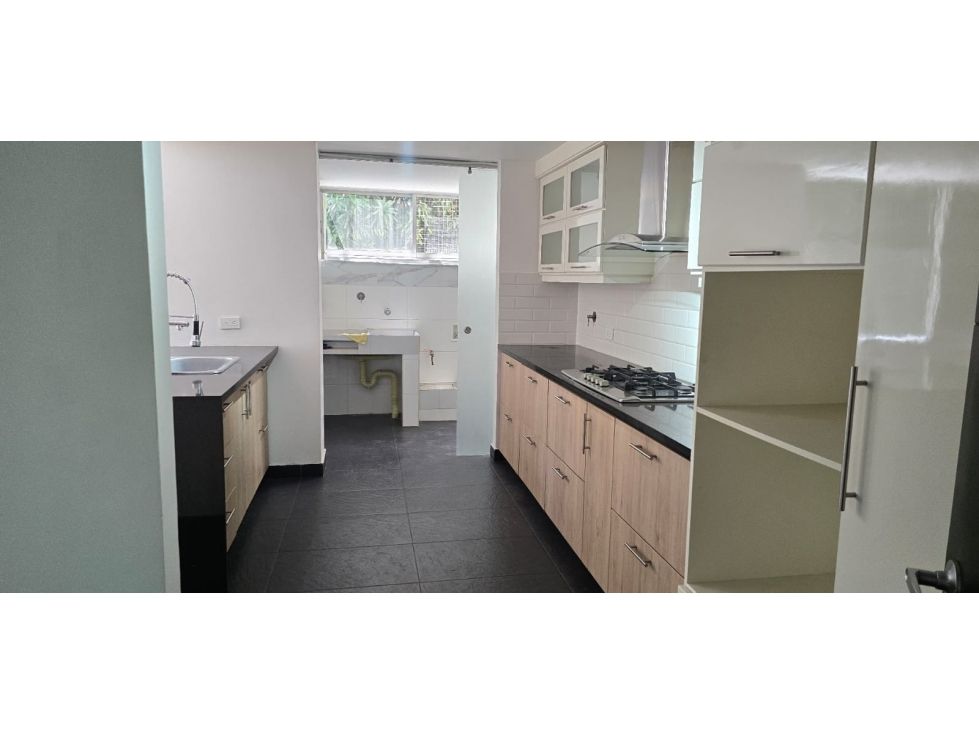Apartamento en arriendo o venta Antioquia Medellín Los Naranjos 230 m2 Habitaciones 3 Baños 4 Garajes 2 Precio venta $1600000000 Precio arriendo $19150000
