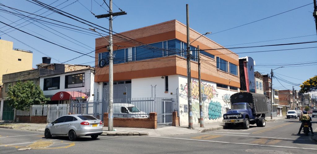 Bodega en venta Cundinamarca Bogotá Ub Carvajal 420 m2 Habitaciones 0 Baños 4 Garajes 0 Precio $3100000000