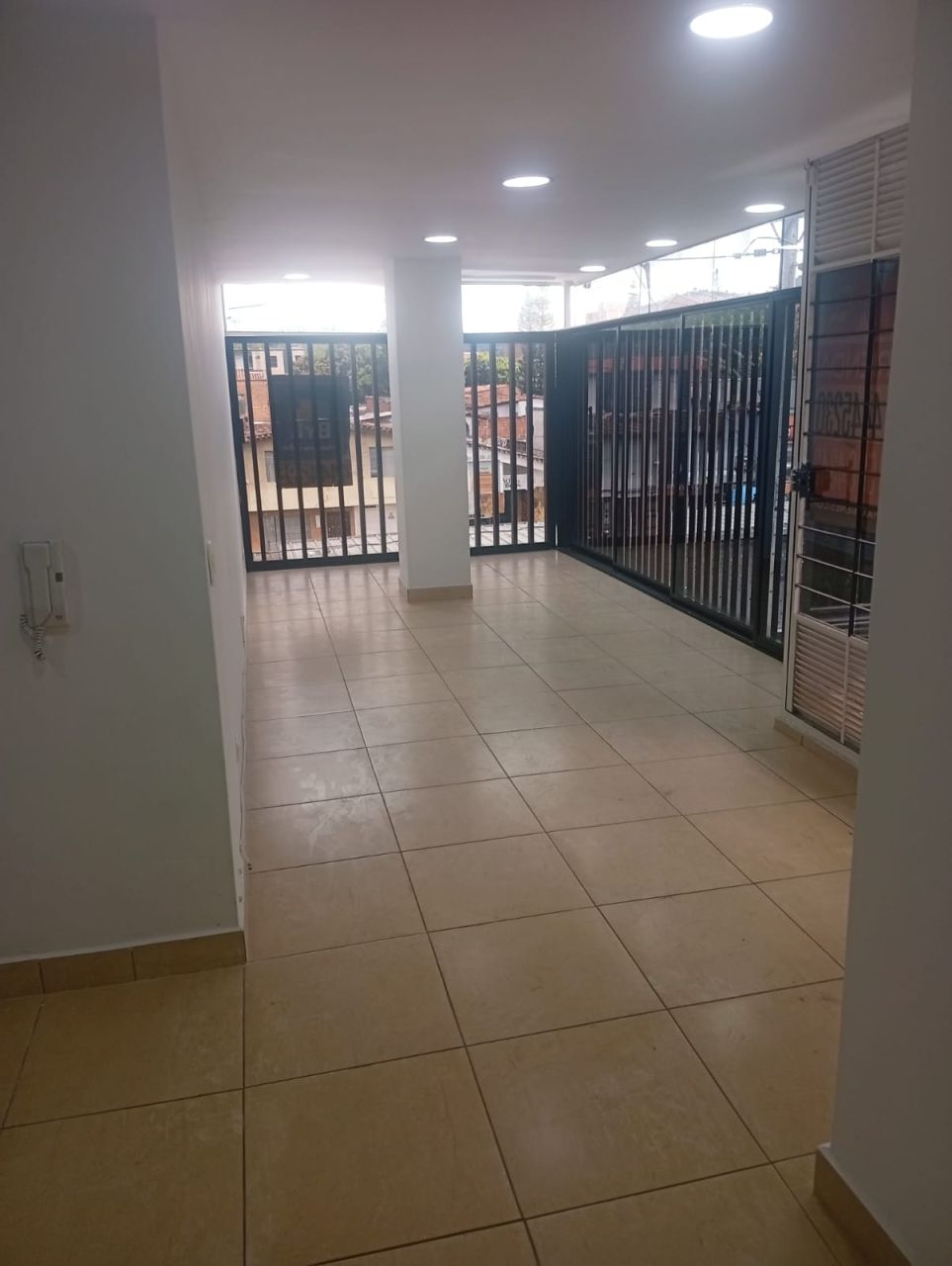 Oficina en arriendo Antioquia Medellín Rosales 47 m2 Habitaciones 0 Baños 1 Garajes 0 Precio $2200000
