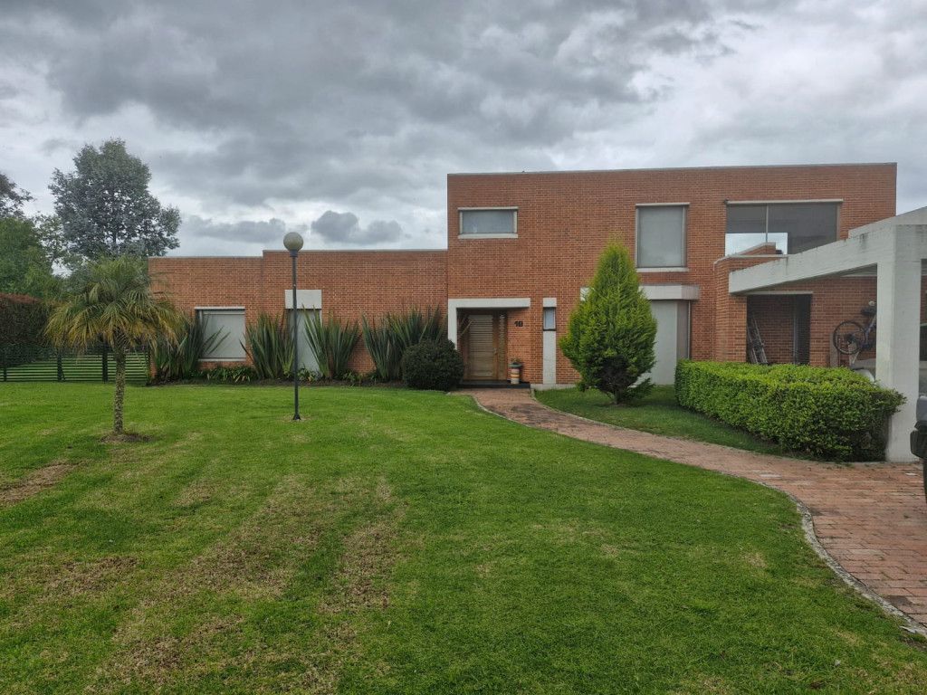Casa en arriendo Cundinamarca Bogotá Casa Blanca 320 m2 Habitaciones 5 Baños 5 Garajes 6 Precio $15000000