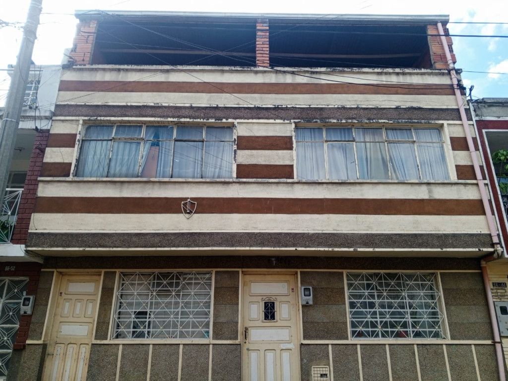 Casa en venta Cundinamarca Bogotá La Estrada 306 m2 Habitaciones 4 Baños 4 Garajes 0 Precio $620000000