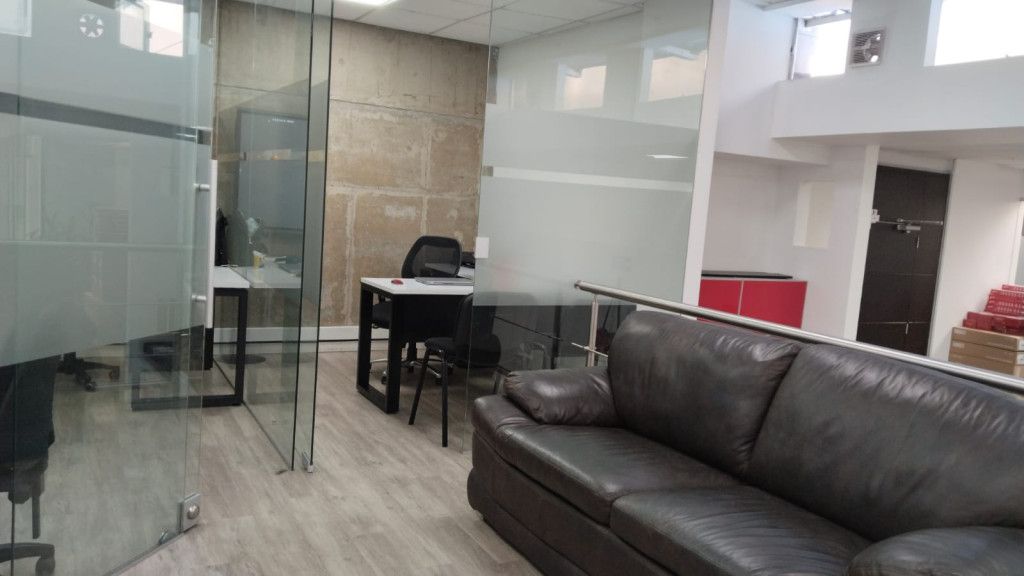 Oficina en venta Cundinamarca Bogotá La Salle 248 m2 Habitaciones 0 Baños 0 Garajes 2 Precio $2200000000