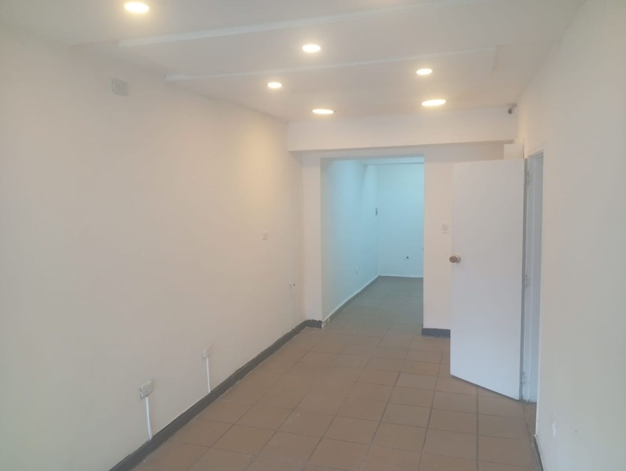 Local Comercial en arriendo Antioquia Medellín Rosales 35 m2 Habitaciones 0 Baños 1 Garajes 0 Precio $2200000