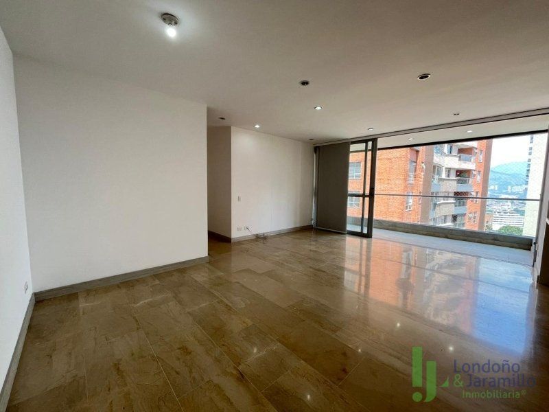 Apartamento en arriendo Antioquia Medellín La Linde 120 m2 Habitaciones 3 Baños 4 Garajes 2 Precio $7500000