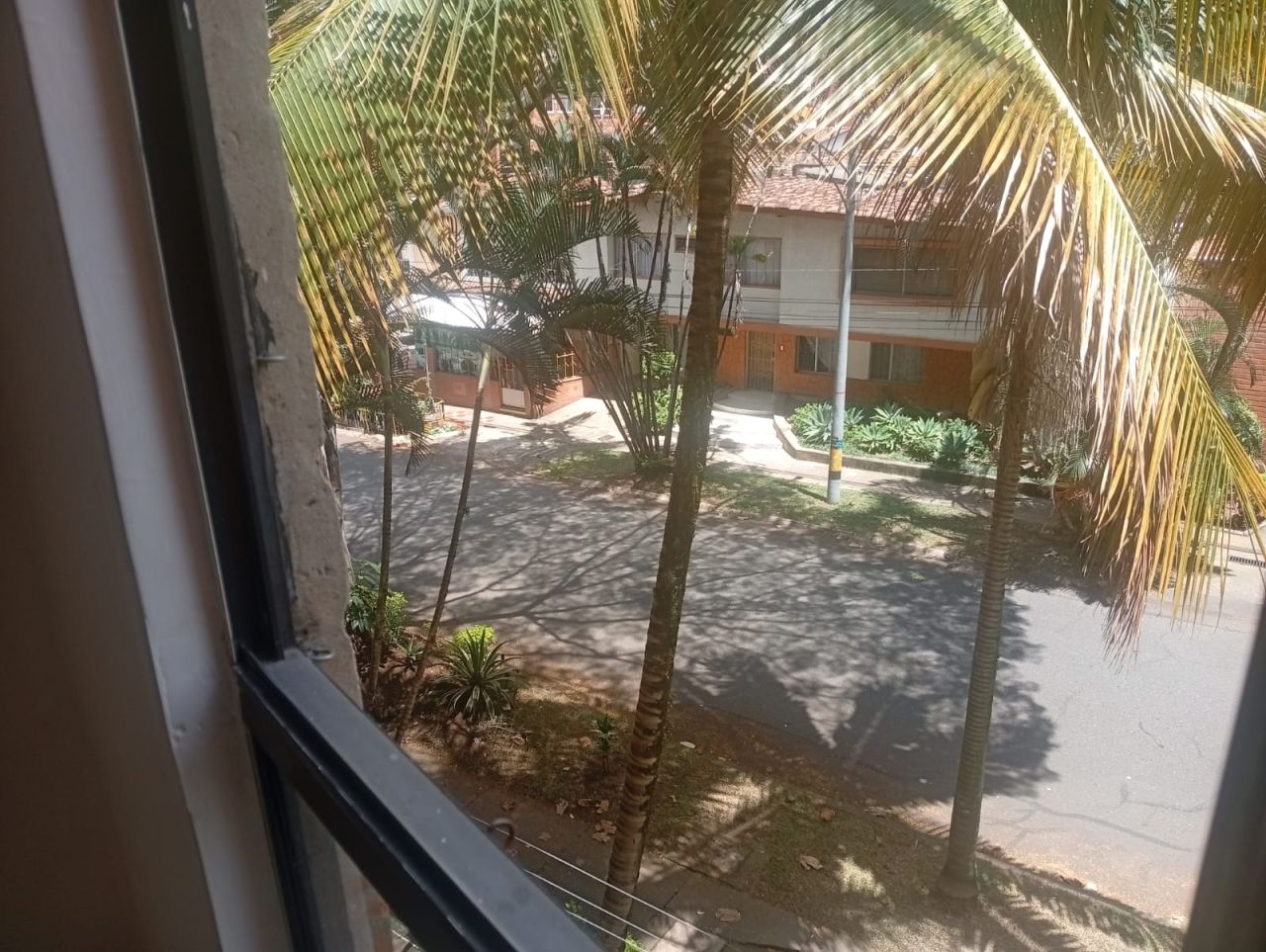 Apartaestudio en arriendo Antioquia Medellín El Nogal Los Almendros 60 m2 Habitaciones 2 Baños 2 Garajes 1 Precio $2700000